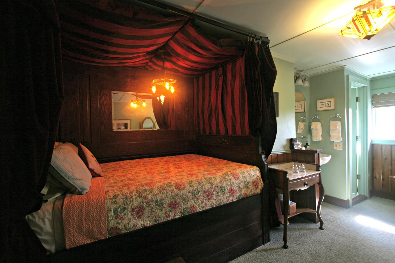 Kangaroo House Bed & Breakfast Eastsound エクステリア 写真
